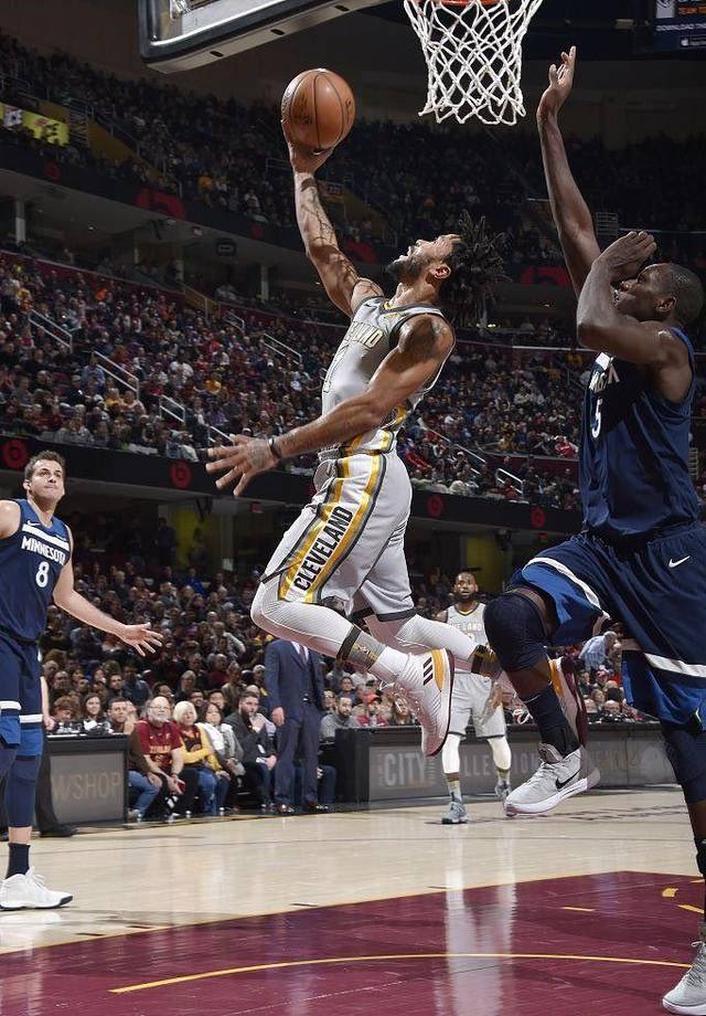 包含法国羽毛球队险胜泰国羽毛球队，辛杜打破历史纪录的词条