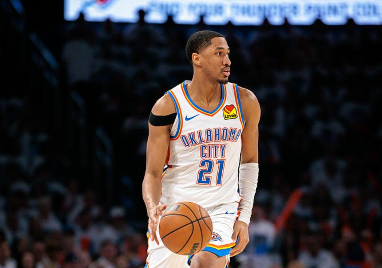 澳大利亚男篮横扫灰熊，费沃斯完成帽子戏法