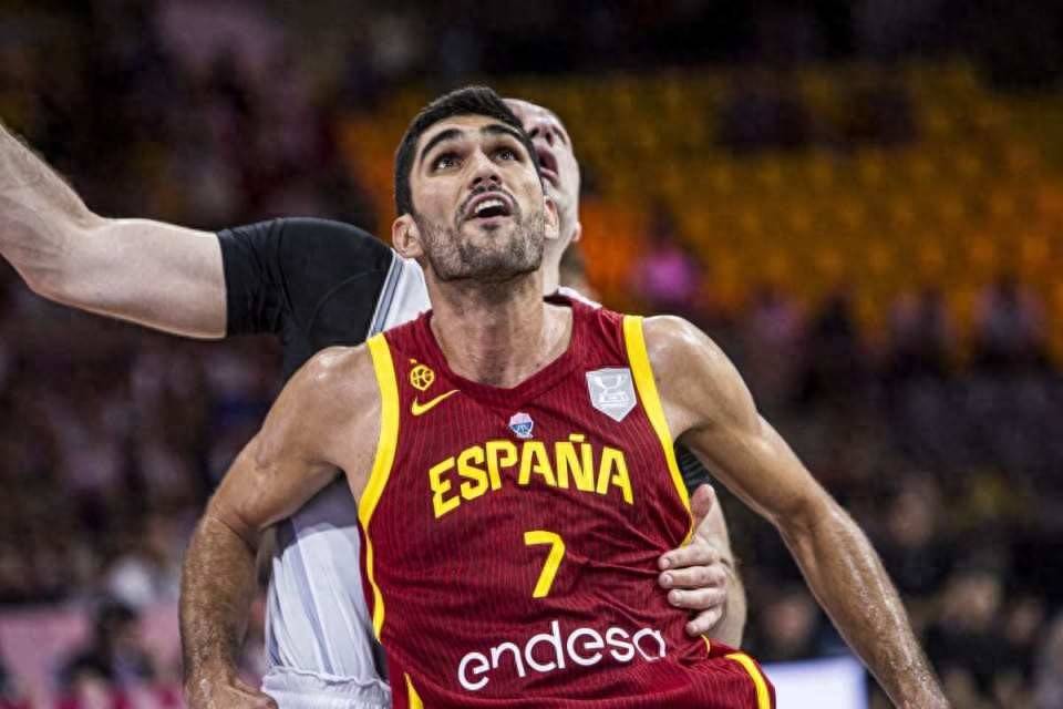 日本男篮爆冷西班牙男篮，莫里斯送出助攻