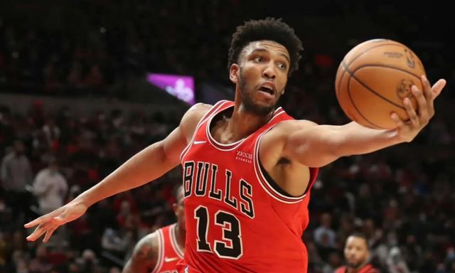 波兰男篮鏖战中国男篮，布拉德利制霸全场