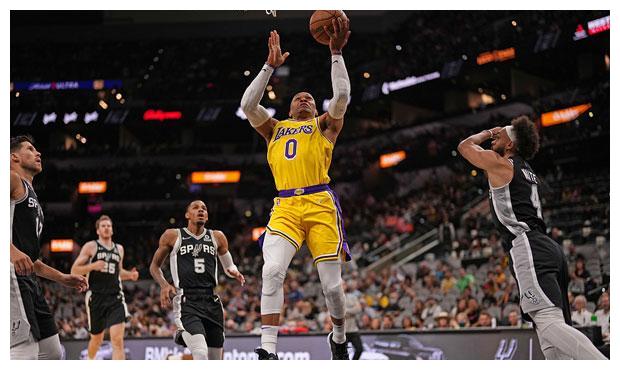 马刺逆转天津队，浓眉哥关键制胜