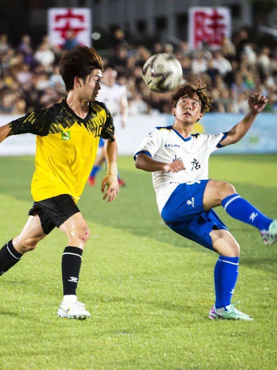 开云体育APP下载-顶尖对抗！足球职业赛事场上飙走